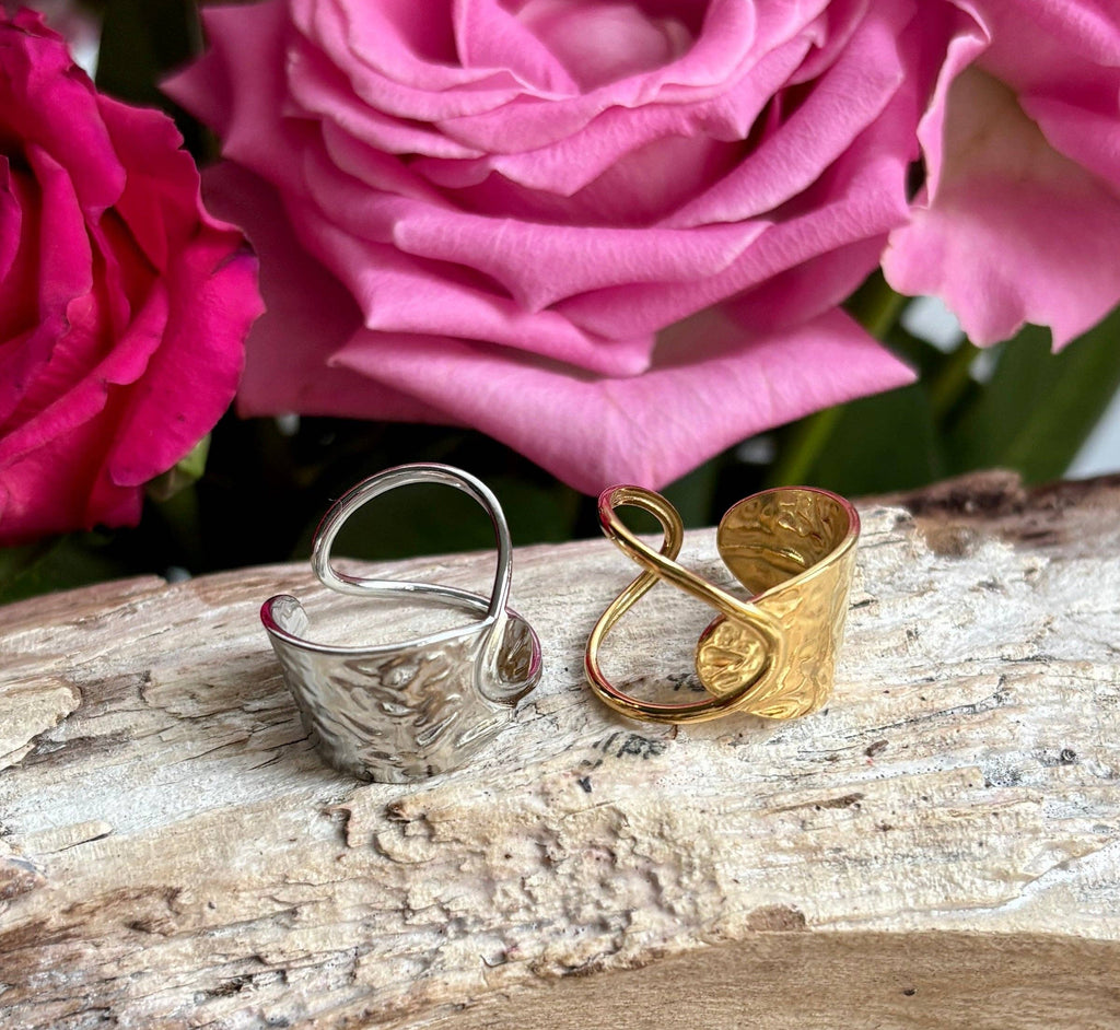 18ct Gold Plated Hammered Crossover Adjustable Ring 🤍 Available in Silver.