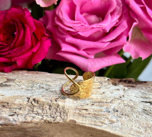 18ct Gold Plated Hammered Crossover Adjustable Ring 🤍 Available in Silver.